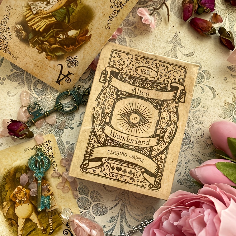 Vintage Collectible Playing Cards - 동물과 캐릭터가 있는 빈티지 스타일 카드